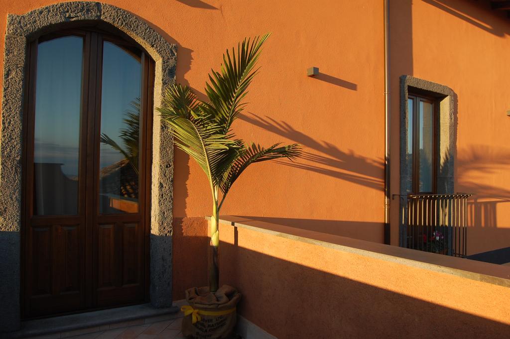 L'Arco Dei Sogni Hotell Malvagna Exteriör bild