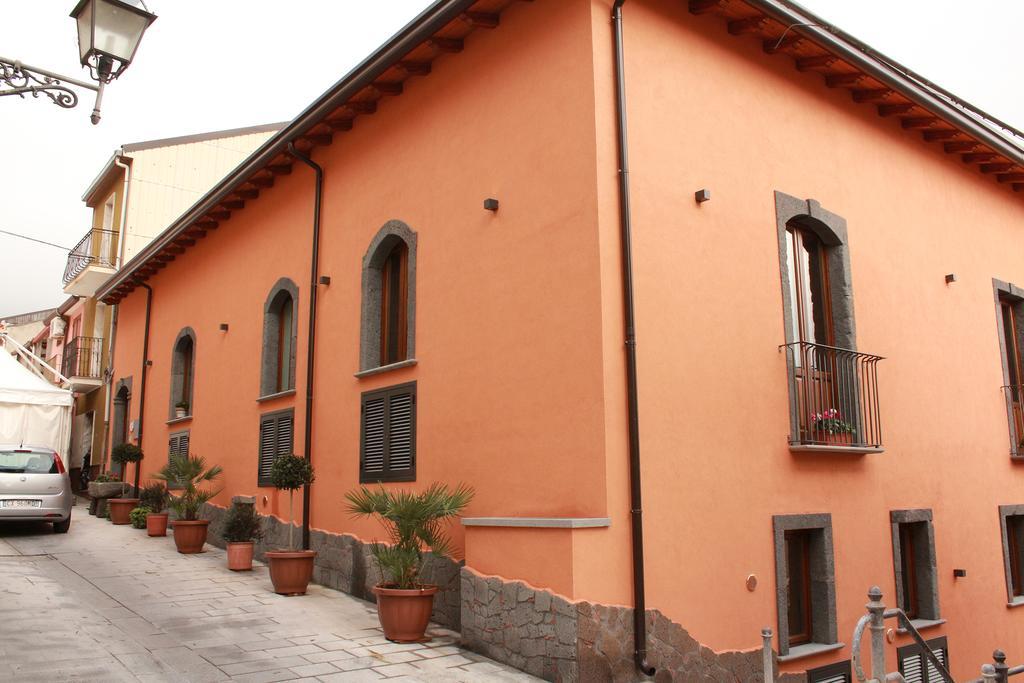 L'Arco Dei Sogni Hotell Malvagna Exteriör bild
