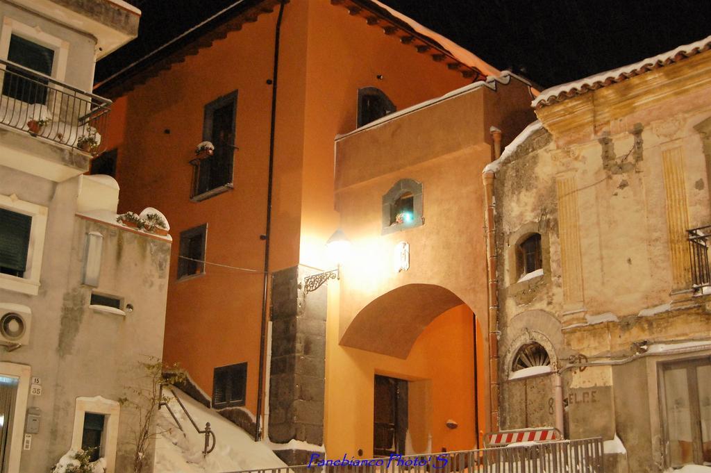 L'Arco Dei Sogni Hotell Malvagna Exteriör bild