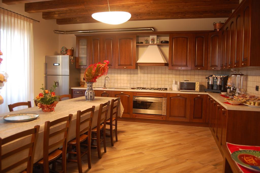 L'Arco Dei Sogni Hotell Malvagna Exteriör bild