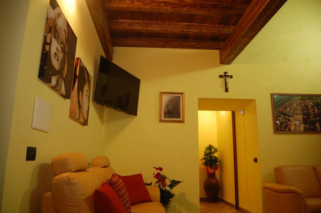 L'Arco Dei Sogni Hotell Malvagna Exteriör bild