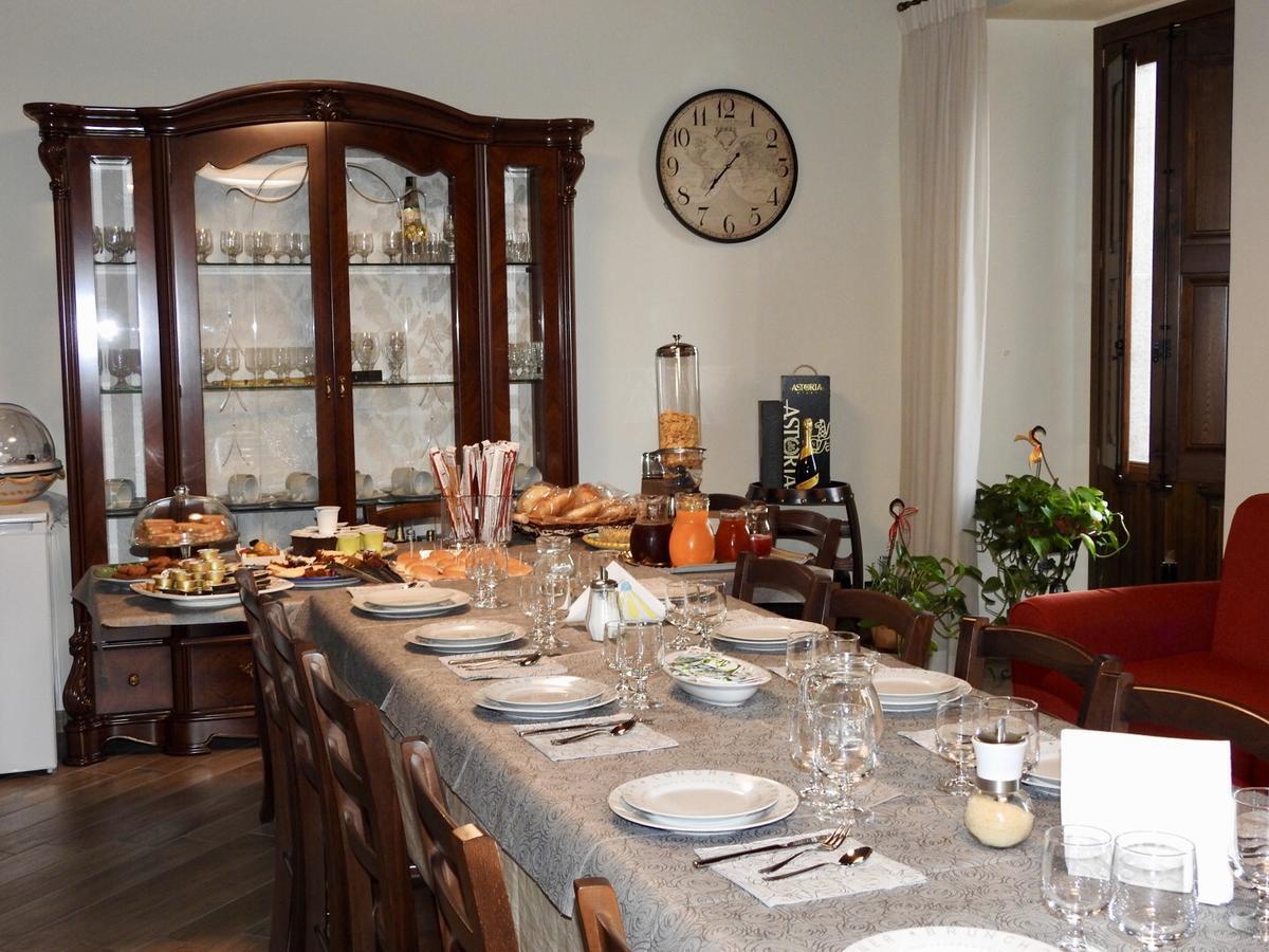 L'Arco Dei Sogni Hotell Malvagna Exteriör bild