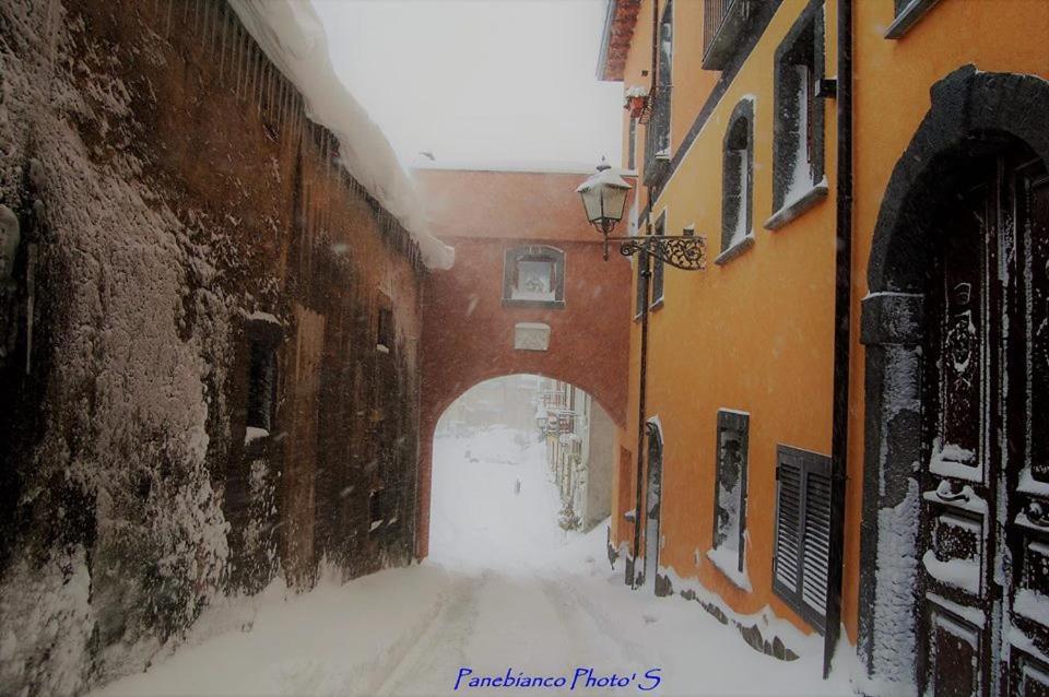 L'Arco Dei Sogni Hotell Malvagna Exteriör bild